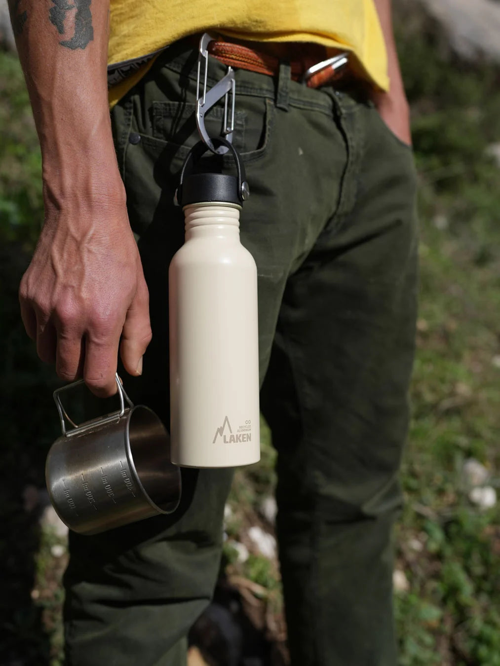 elfbar nachfüll pod läuft aus Can you taste this water? Canteens have long been a staple of Soldiers'  field gear. This aluminum canteen was a trusted companion throughout World  War II, the Korean War, and most of main image 1